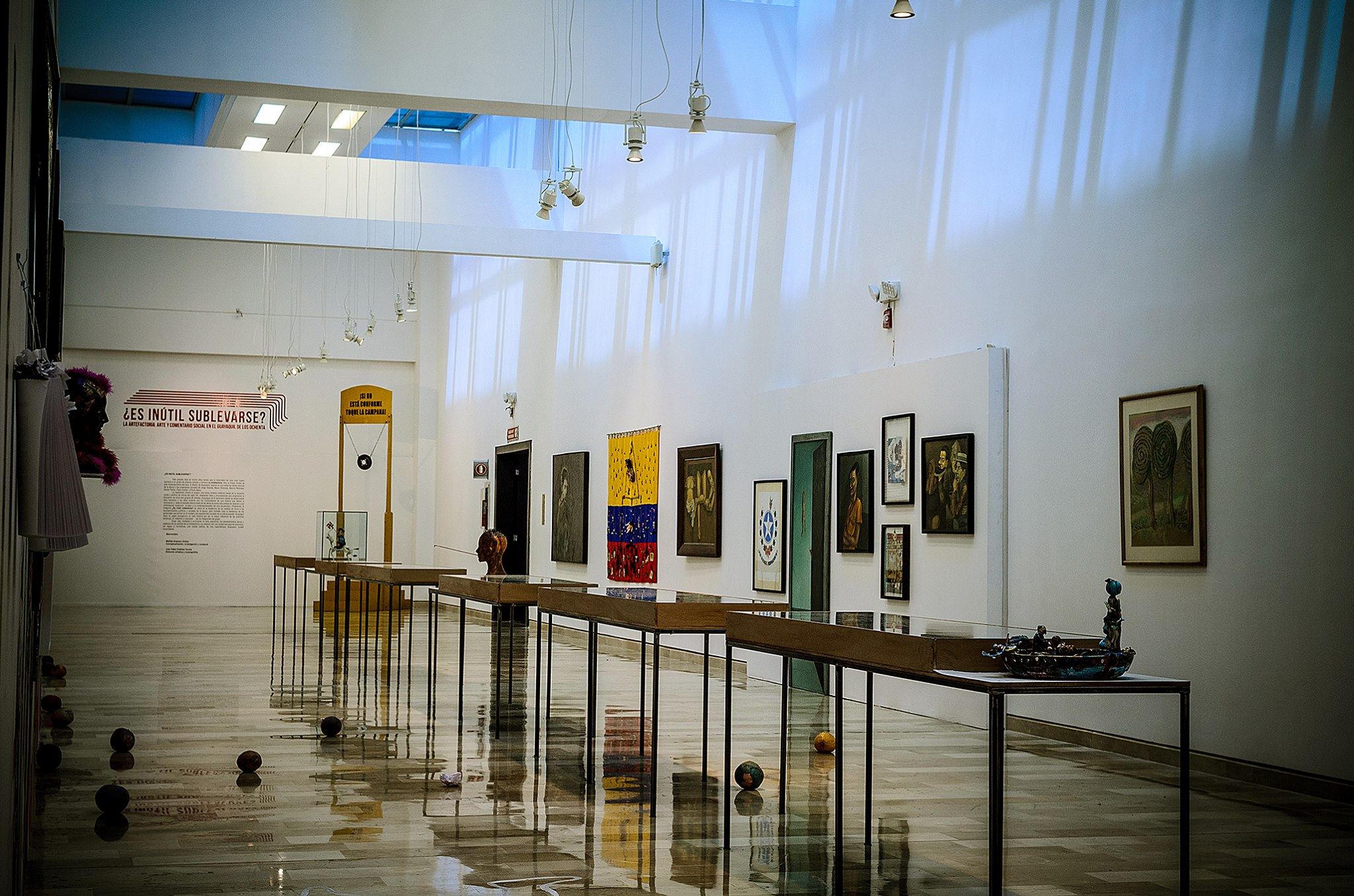 Una muestra histórica: ¿Es inútil sublevarse? La Artefactoría: Arte y comentario social en el Guayaquil de los ochenta